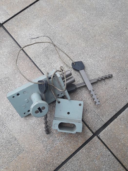 Замок дверной дверной