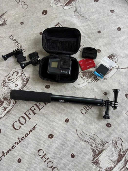 GoPro Hero 7 Black, 2 baterias, cartão SD e vários acessórios