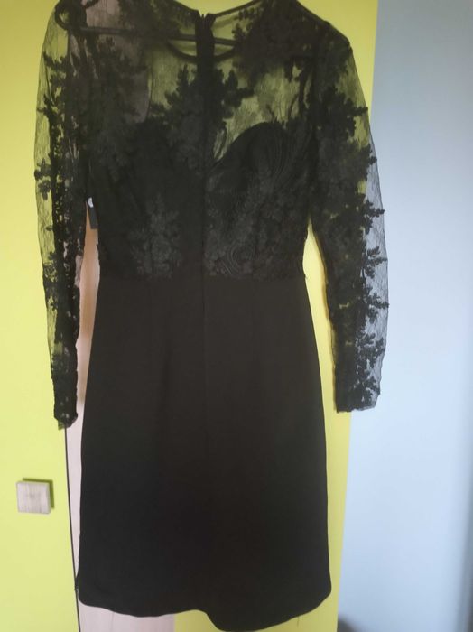Czarna elegancka sukienka z koronką 34
