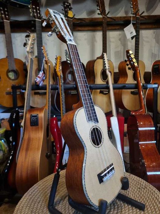 Mahalo MP2 Pearl ukulele koncertowe z pokrowcem MP-2 solid top