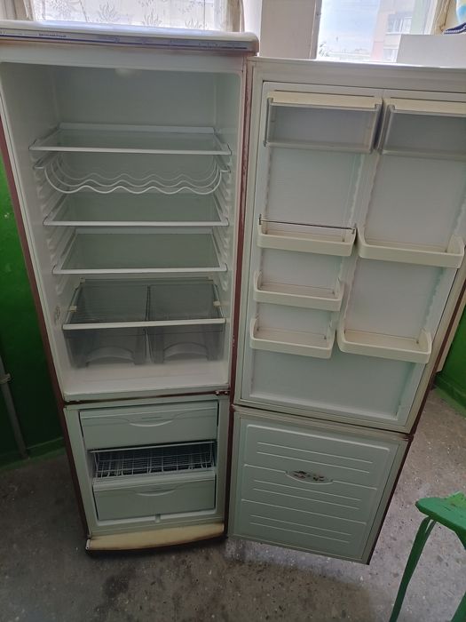 Холодильник Атлант,две камеры,два мотора (есть нюанс)