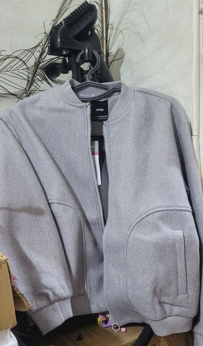 Бомбер жіночий  ..