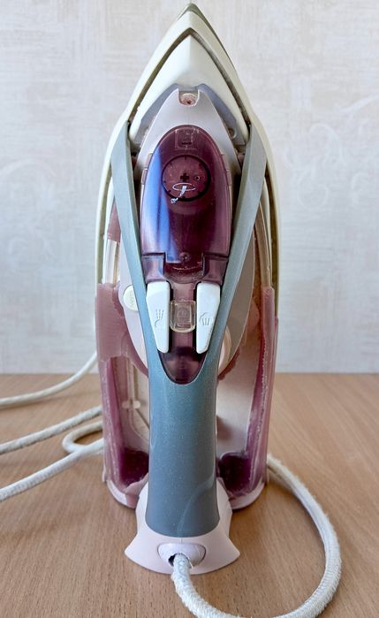 Праска Philips  GC3310  2200 W в робочому стані / на запчастини