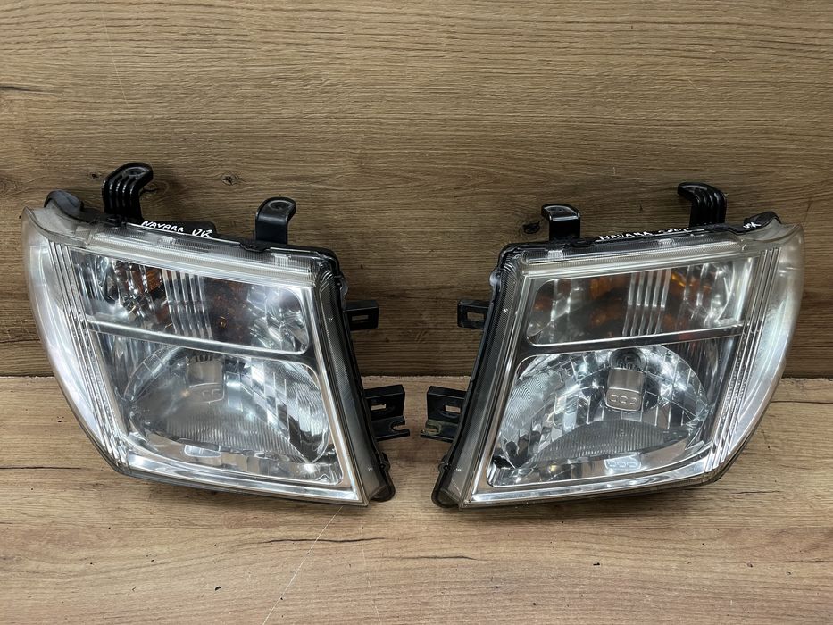 Lampa/reflektor przedni prawy lewy Nissan Navara