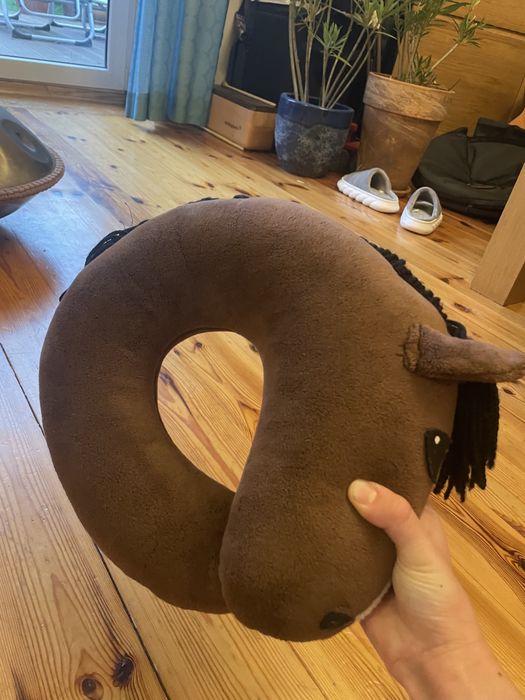 Poduszka podróżna w krztałcie konika