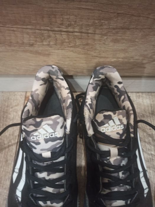 Кроссовки Adidas, для занятий спортом