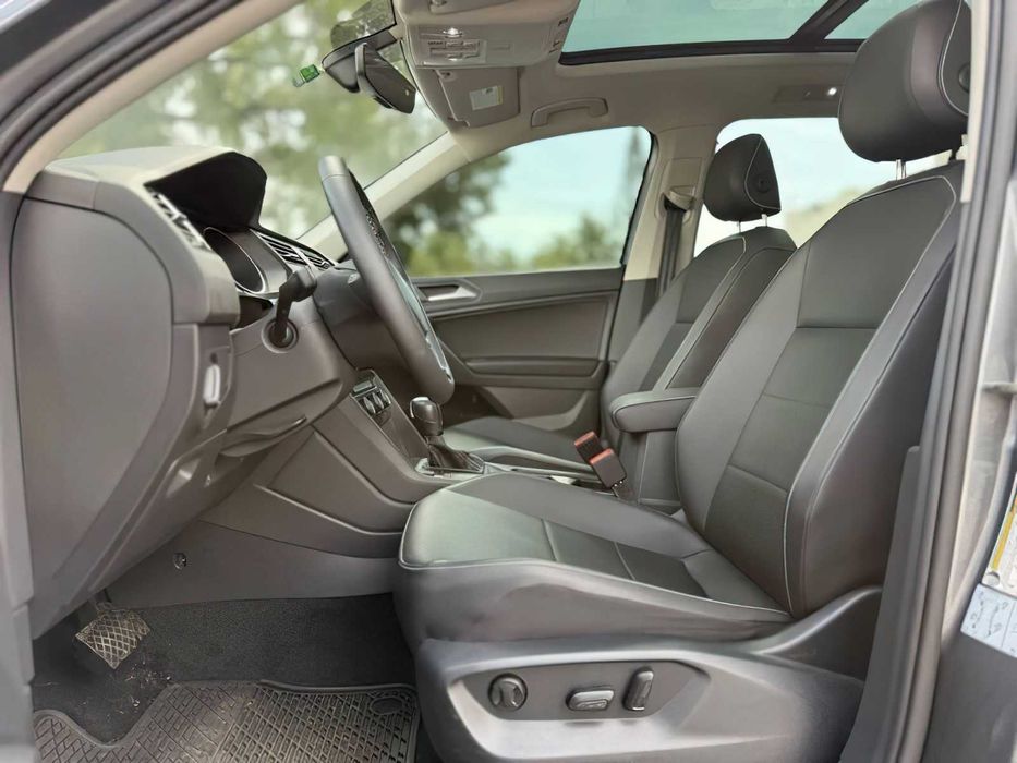 Volkswagen Tiguan      2021
