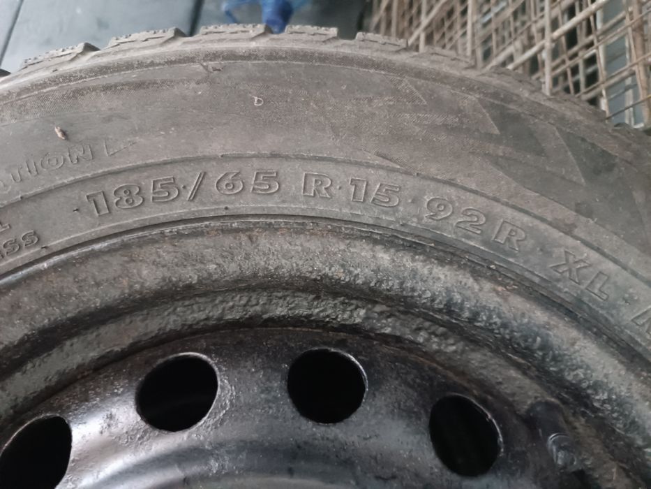 Резина зимова 185/65 R15 з дисками штампами
