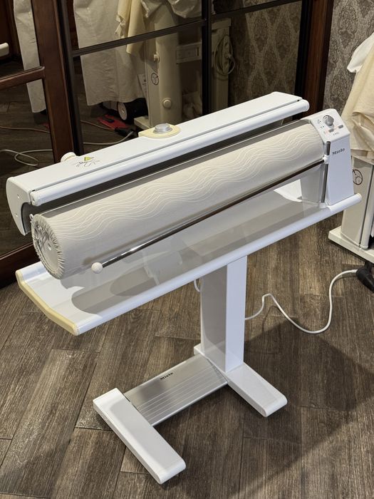 Прасувальний Каток MIELE B995 D функцією пари!