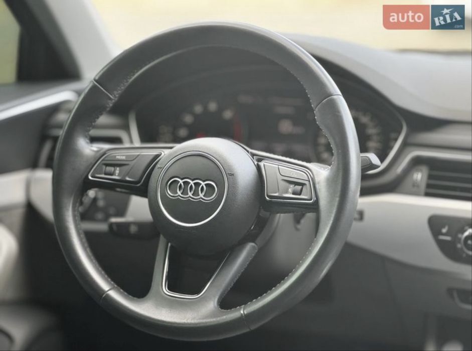 Audi A4 B9 2.0 tfsi 2016 рік