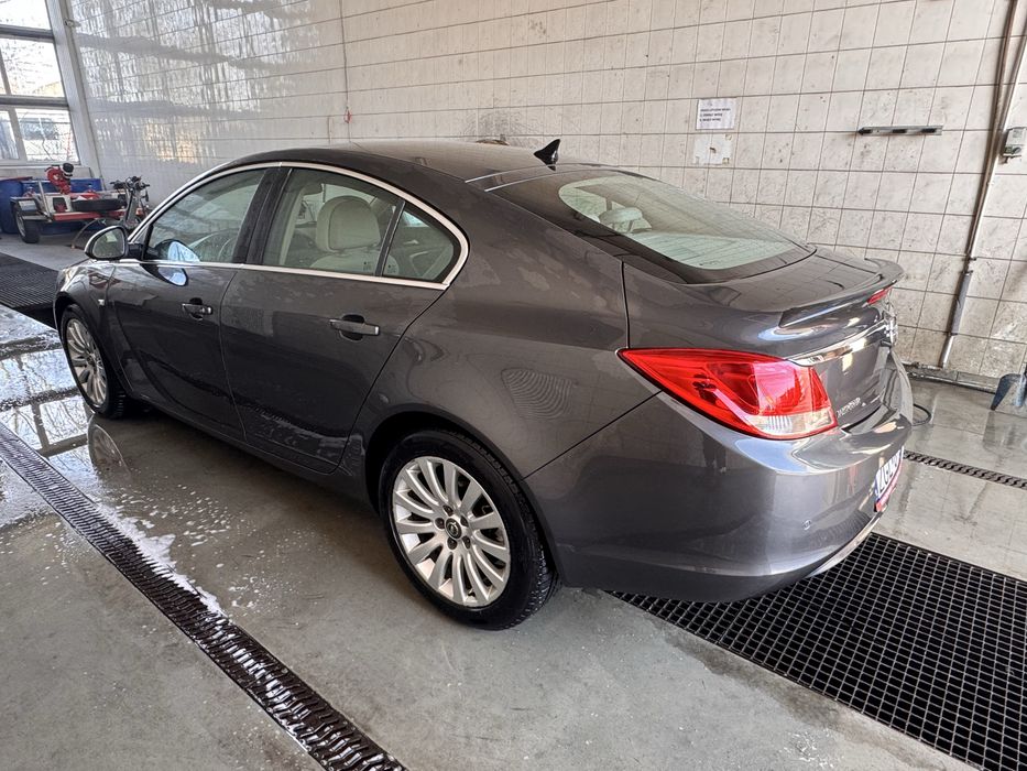 Opel Insignia 2011r
