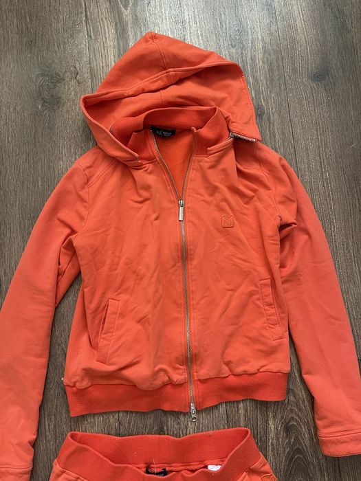Продам яркий костюм Armani! Оригинал! Недорого!
