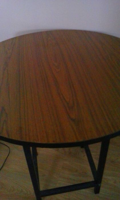 mesa redonda e toalha