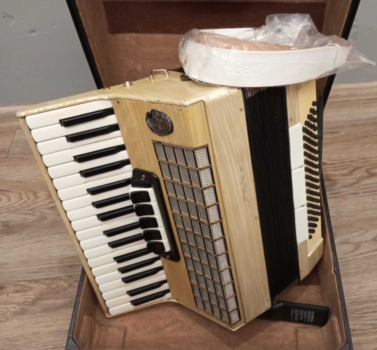 Akordeon Weltmeister 80 basów + Nowe pasy