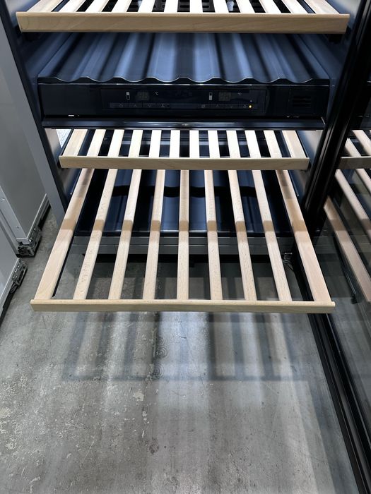 Винний холодильник Miele KWT6321 UG