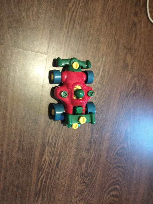 Carro de brinquedo