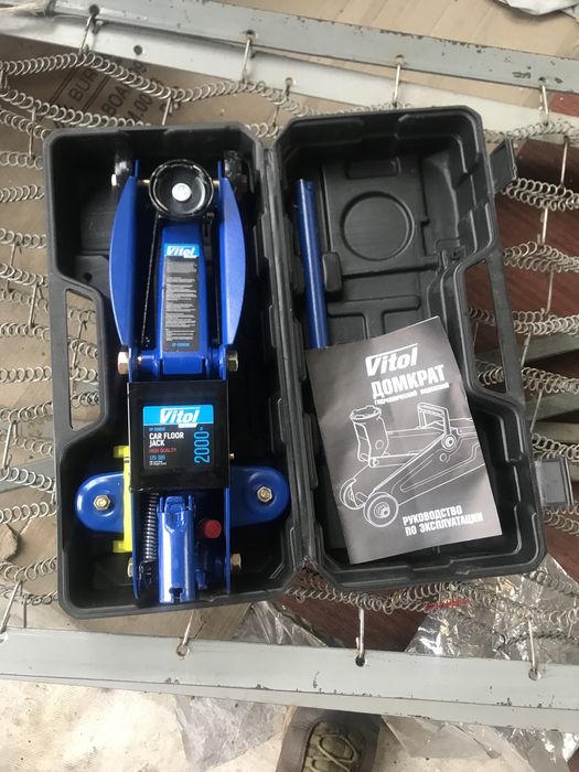 Домкрат Vitol новий