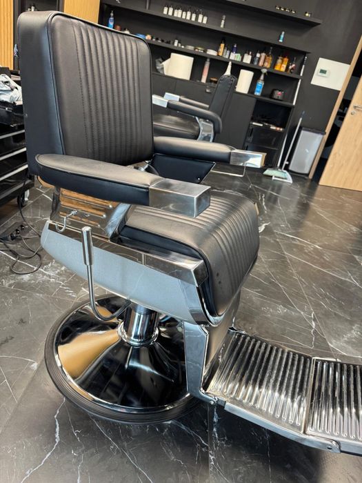Fotel barberski stan bardzo dobry