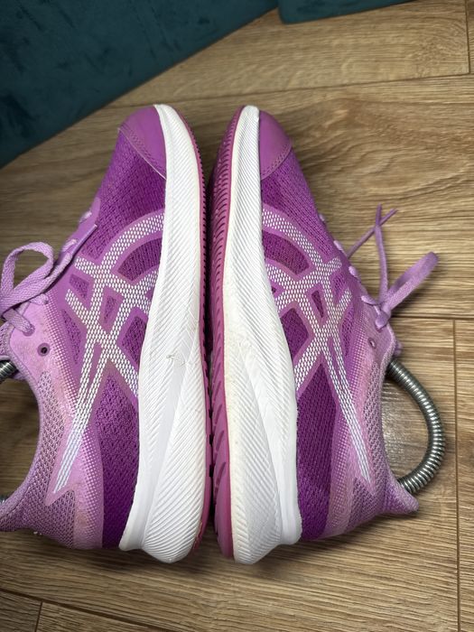 Кросівки ASICS  jolt