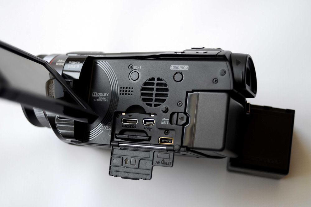 Видеокамера Panasonic hdc-HS900 3MOS FULLHD 50p. SD/HDD 220gb.