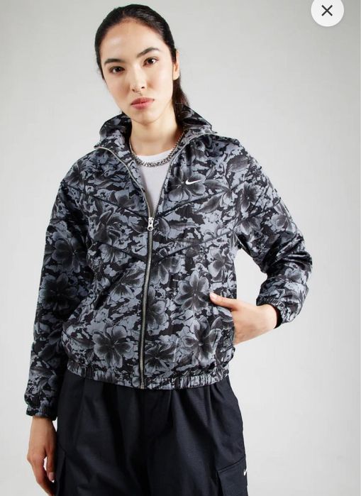Оригінал! Жіноча куртка Nike Sportswear Windrunner S вітровка tech