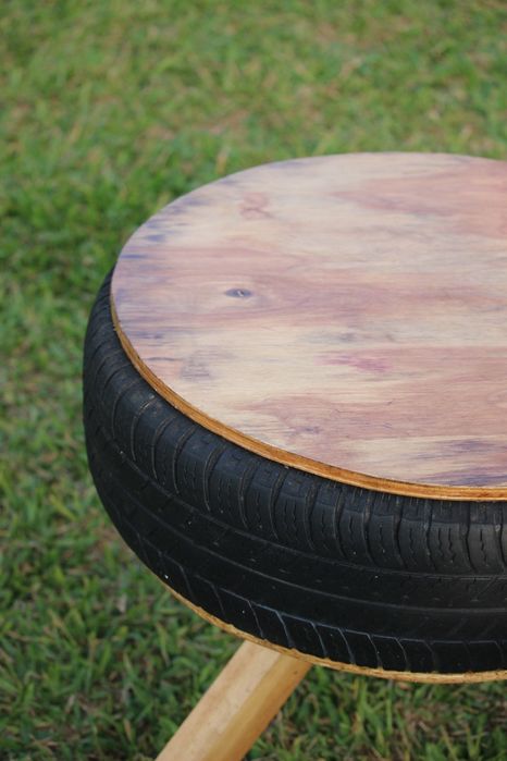 Mesa de jardim nova, feita em madeira e de forma artesanal 
Dimensões: