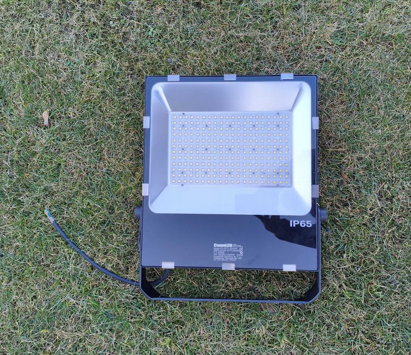 Naświetlacz halogen CommLED 200W 29000lm 4000K IP65 mocny hala boisko