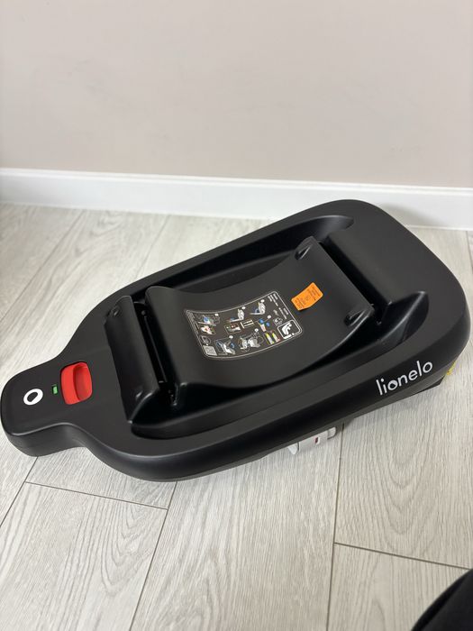 Продам Isofix Lionelo