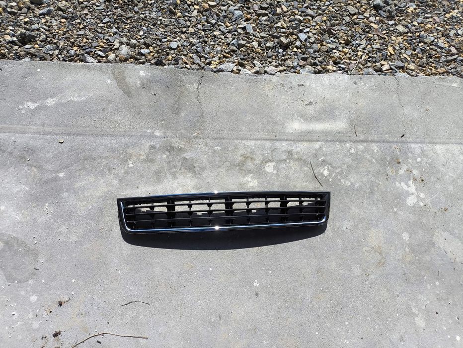Grill audi a4b6 nowy