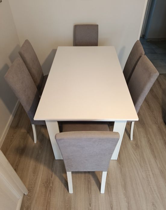 Zestaw mebli do pokoju.