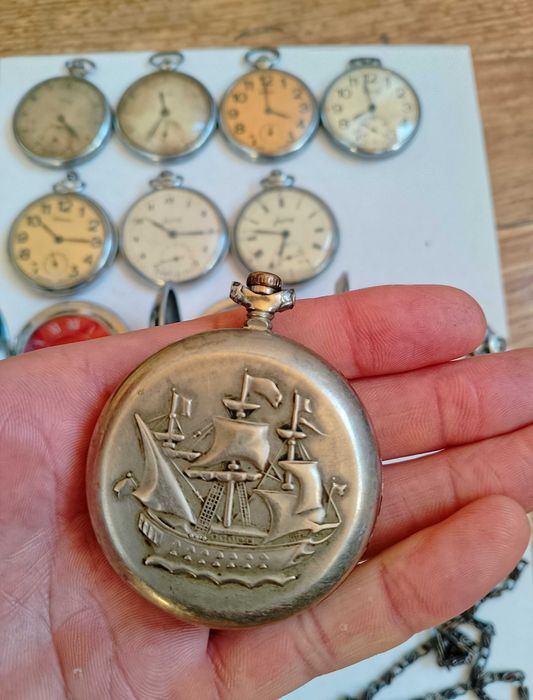 Советские карманные часы Молния Парусник