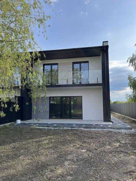Продаж сучасного дуплексу з земельною ділянкою у Крихівцях