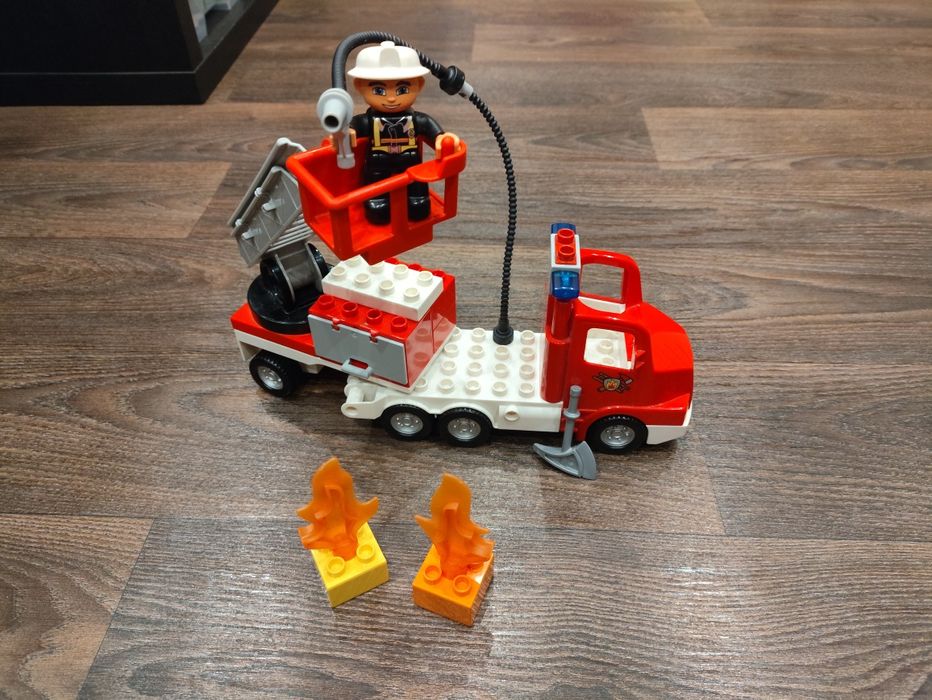 LEGO DUPLO  Wóz strażacki 5682