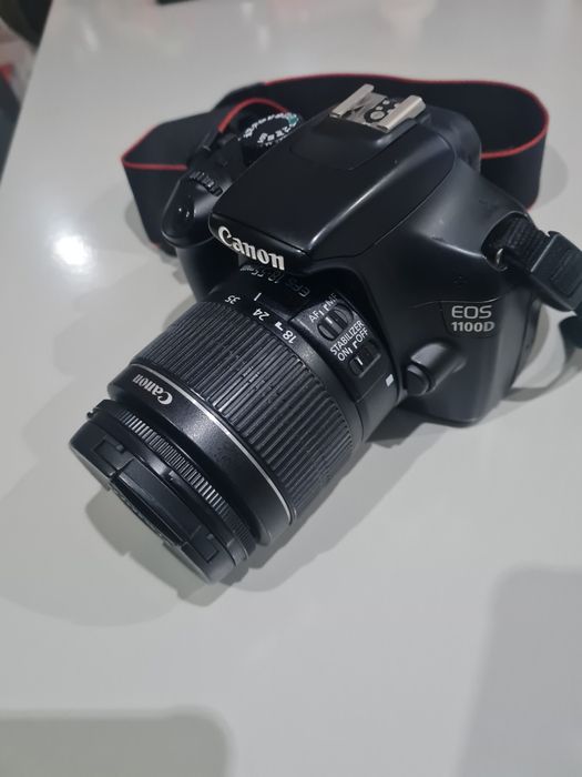 Máquina fotográfica Canon EOS 1100D