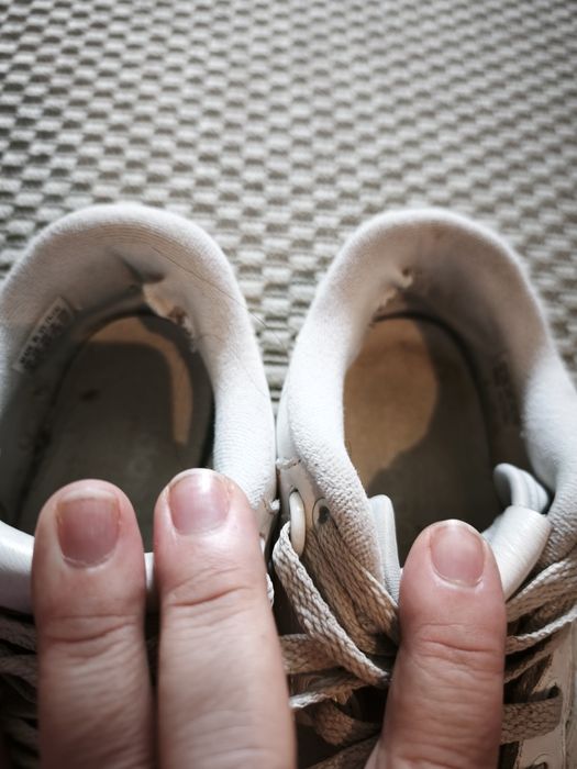 Sapatilhas rivalry loe Adidas