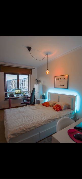 Cama Songesand Ikea com 4 gavetões + luz LED