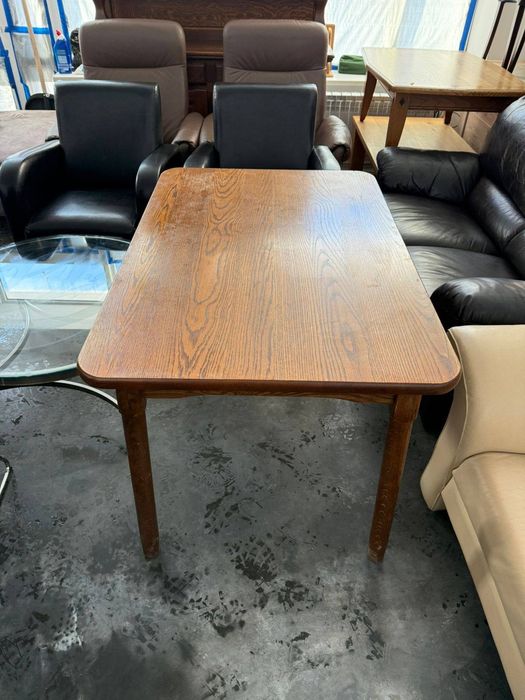 Дерев'яний обідній стіл