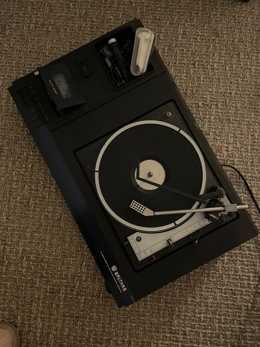 Gira discos com cassete Waltham