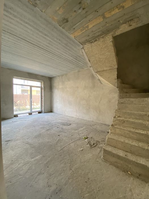 Просторий таунхаус 135 м² біля Калинової Слободи з гаражем та ділянкою