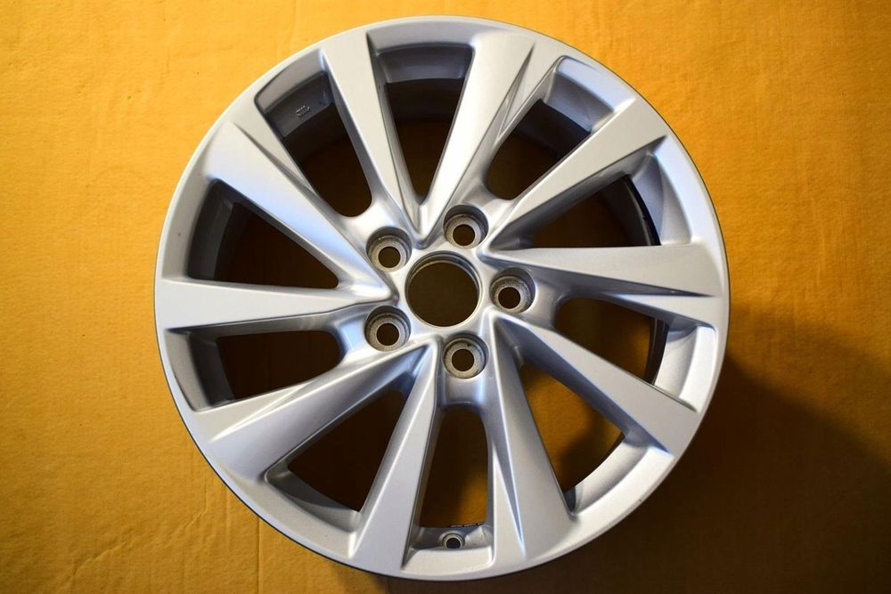 TOYOTA 17 Camry Nowy Model Oryginał Ładna