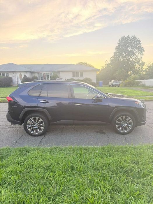 Toyota RAV4 Limited      2019