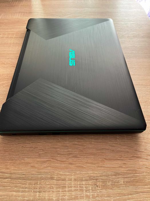 Laptop Asus R570ud