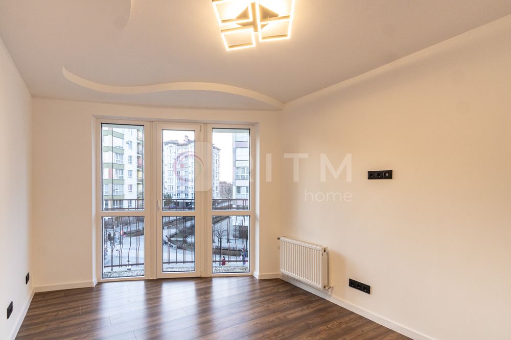 Продається простора 2-к. кв. з ремонтом  біля озера.