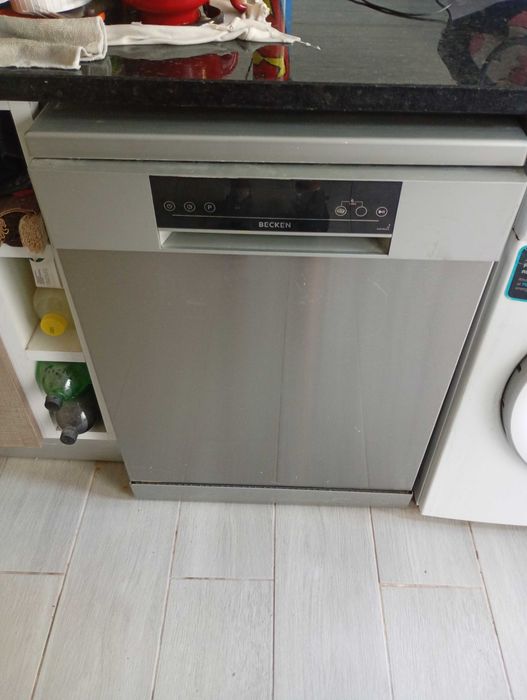 Máquina de Lavar Loiça Becken – Totalmente Funcional