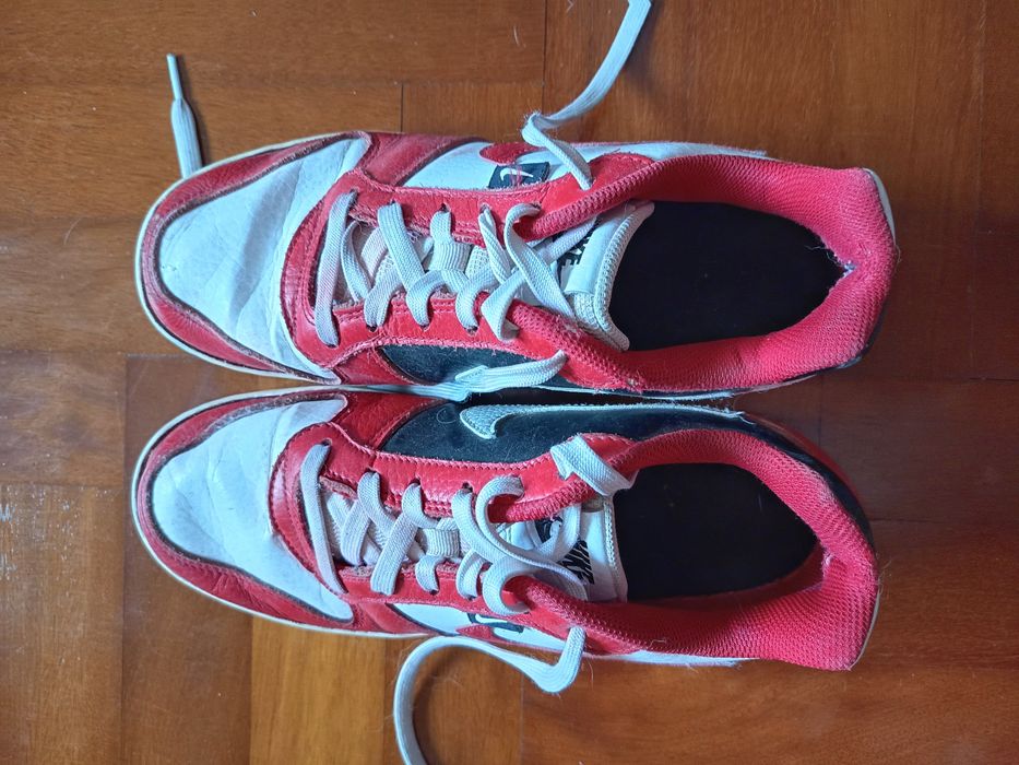 Nike lows pretos, brancos e vermelhos