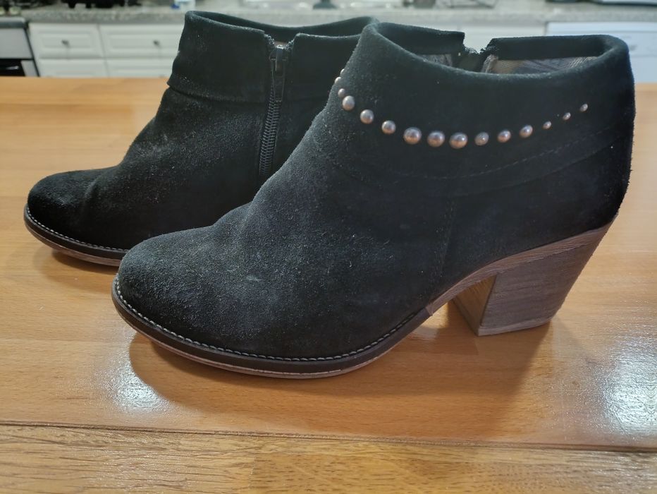 Botins pretos da Seaside