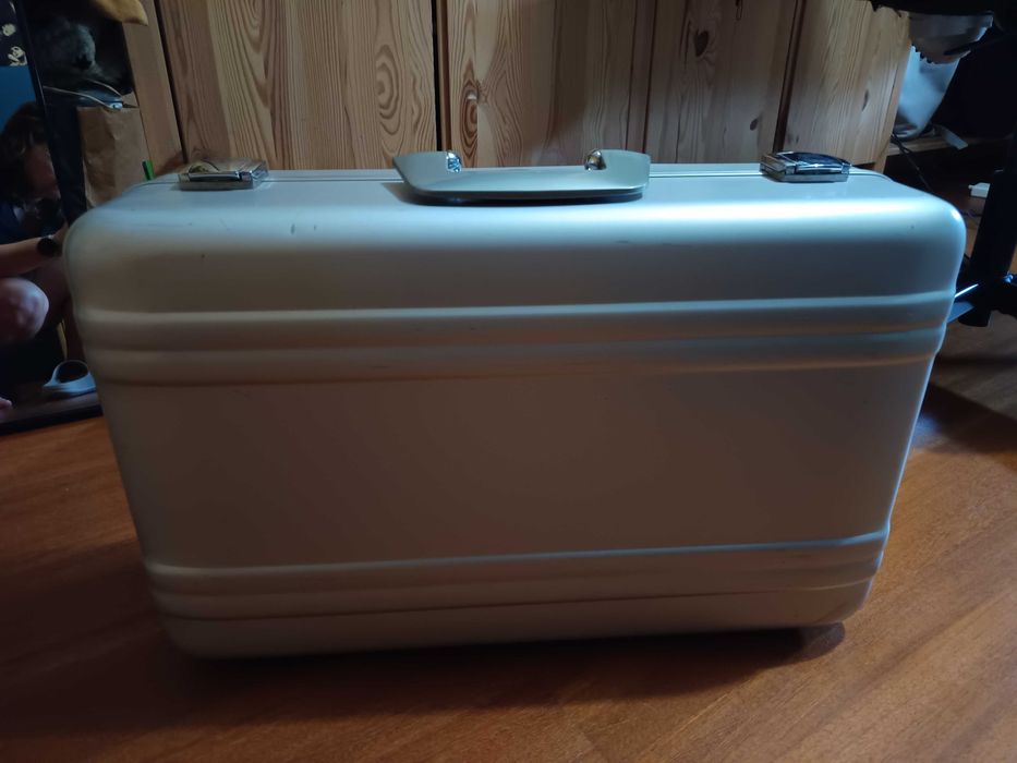 Mala em INOX com código de abertura