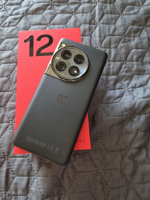 OnePlus 12 12GB/256GB stan bardzo dobry ładowarka w zestawie