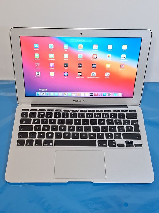 MacBook Air Ecrã Retina, Processador Intel Core i5 de núcleo duplo a 1,6 GHz | Disco SSD PCie de Alta Velocidade | MacOS Big Sur | Impecável