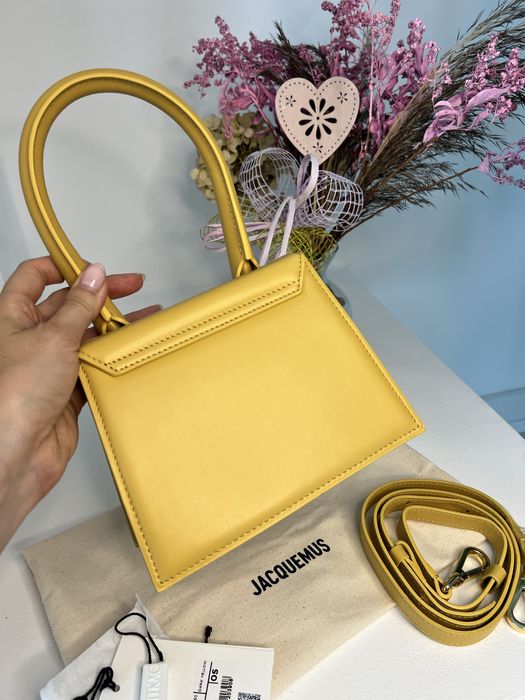 Topowy model od Jacquemus